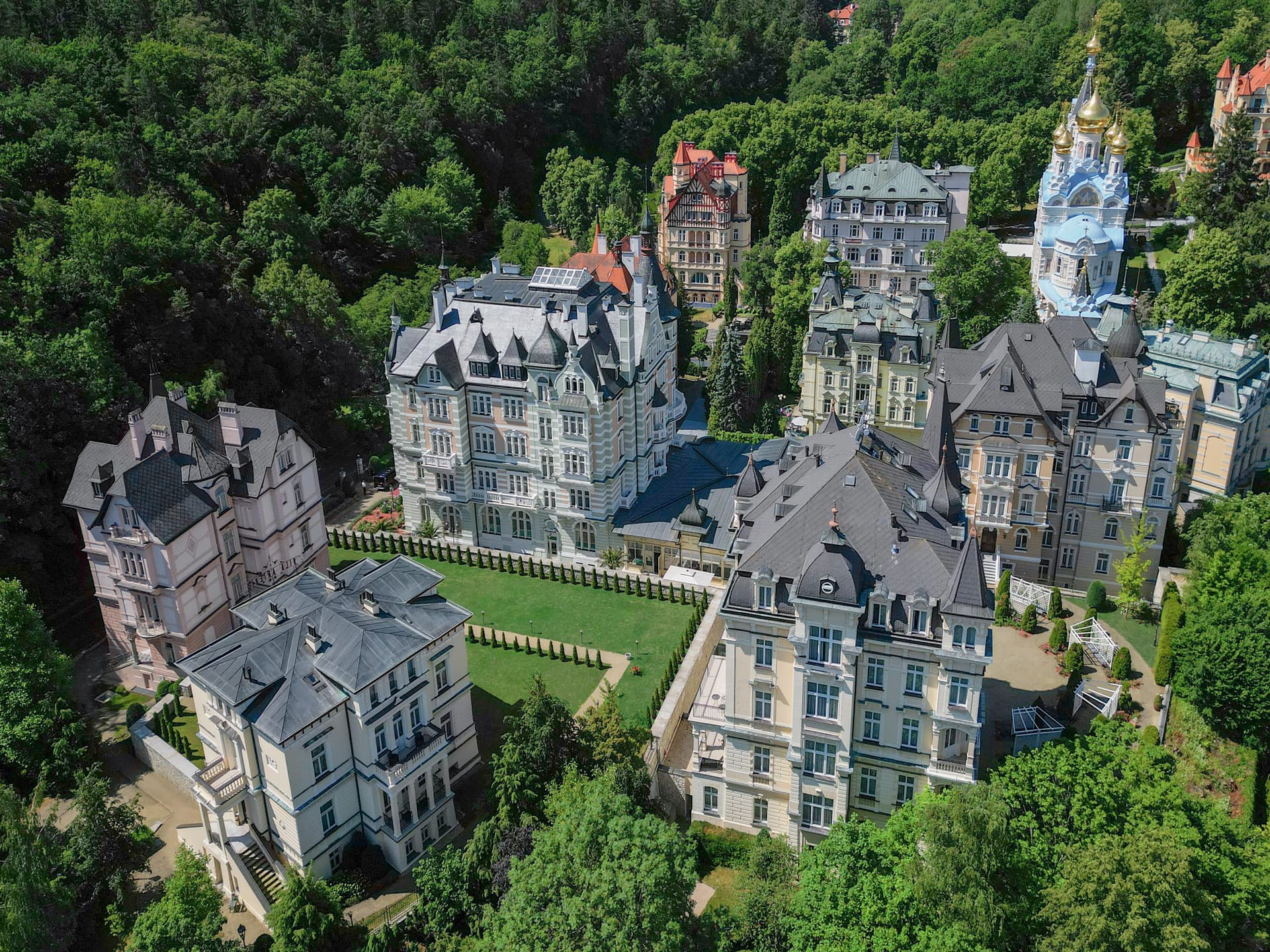 Erholungstage mit Halbpension im Savoy Westend Hotel / 3 Tage